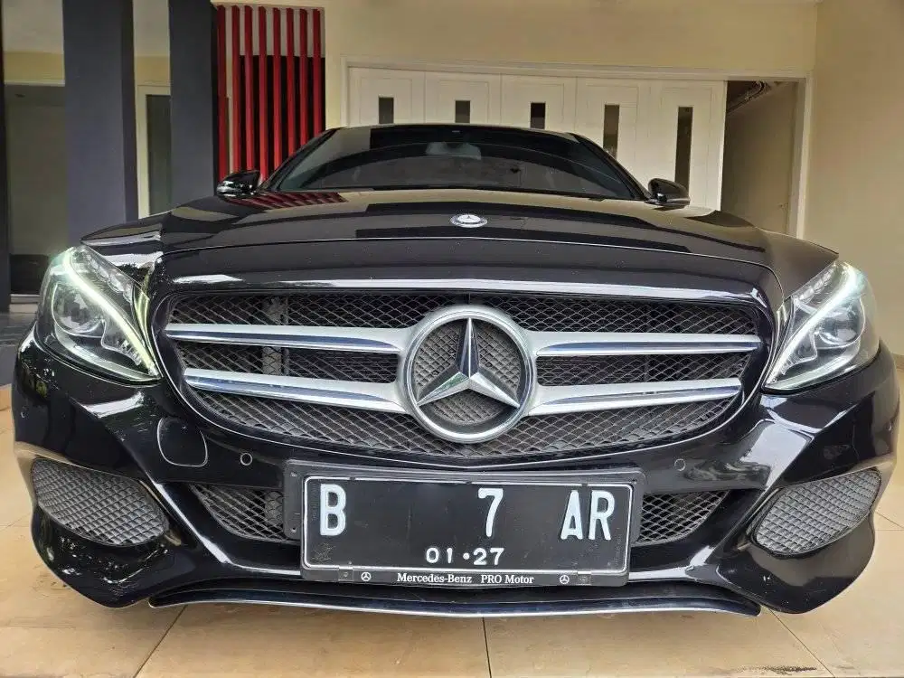 MERCY C200 W205 AVANTGARDE 2017  WELL MAINTAiNED FULL ORI