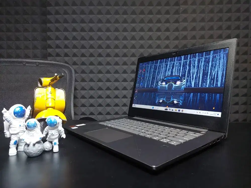 Lenovo V330 – Laptop Multitasking!