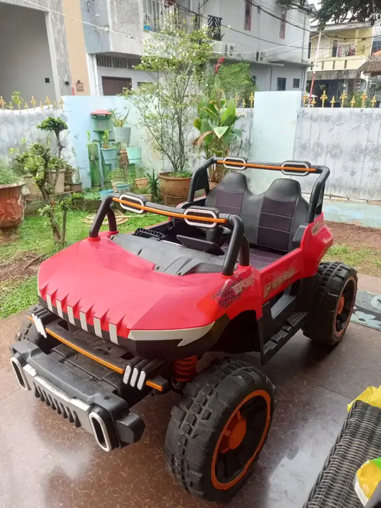 mobil mainan anak aki accu roda empat