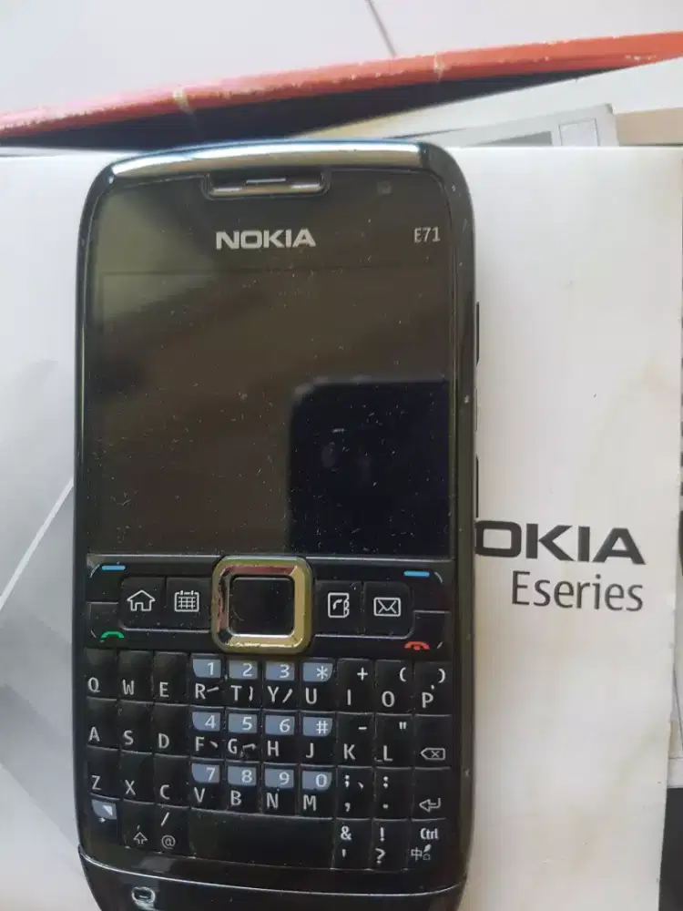Nokia e71 lkp mulus.99% seperti baru