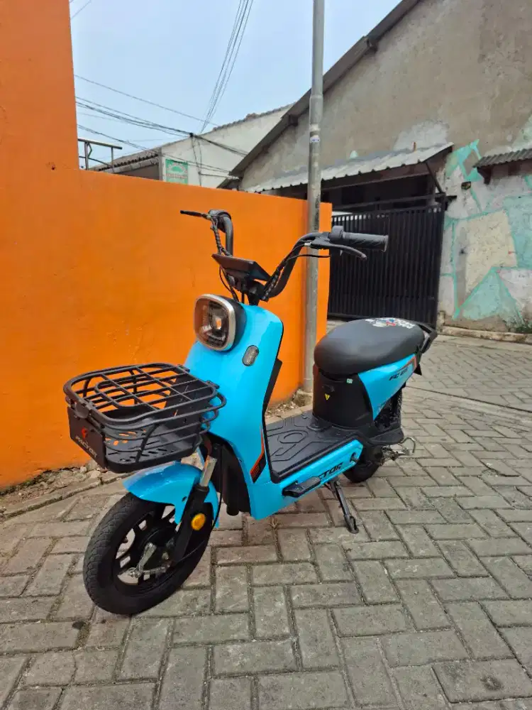 Sepeda listrik Factor 818 Kondisi Bagus istimewa