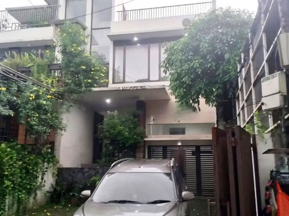 Disewakan Rumah Cocok untuk Hunian sekaligus Kantor di Lokasi Premium Tebet Jaksel