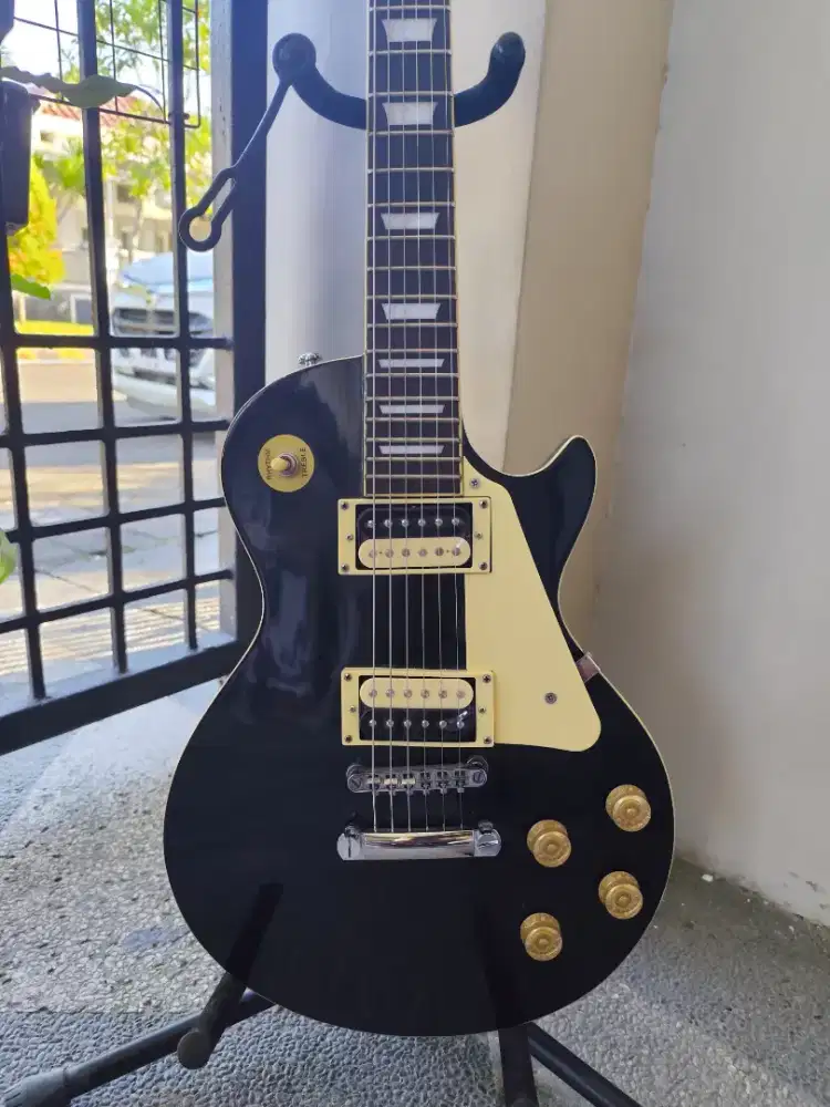 Gitar Gibson less Paul like a new