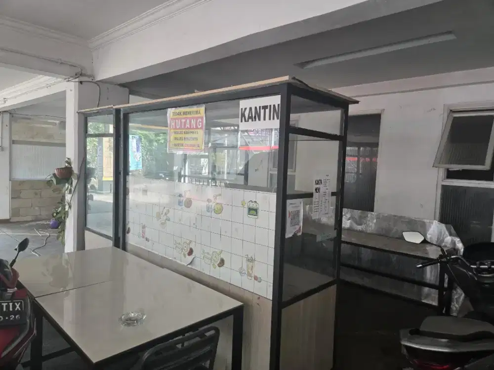 Etalase meja untuk jualan