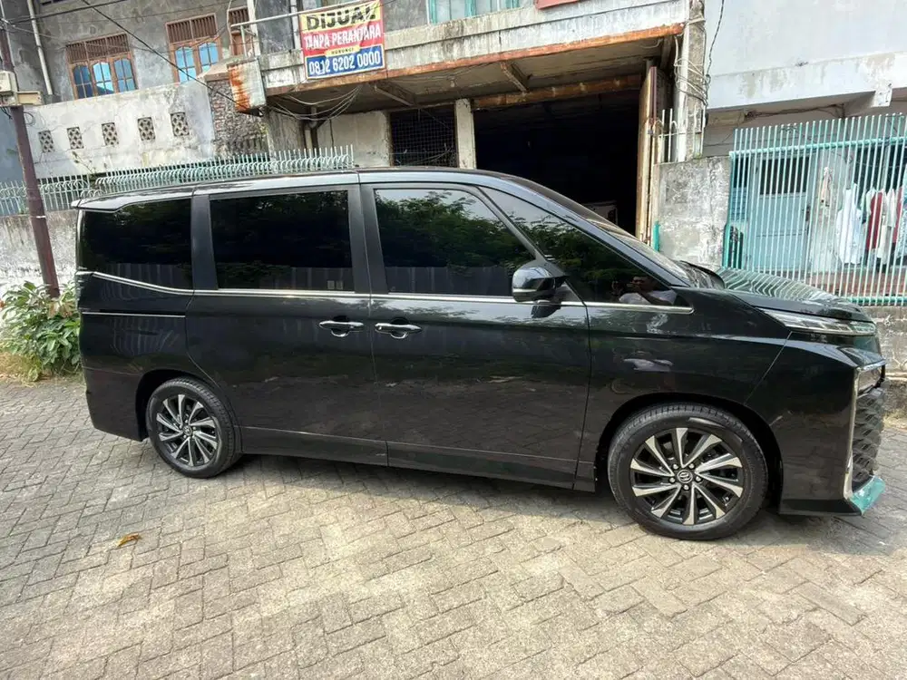 Toyota Voxy 2022