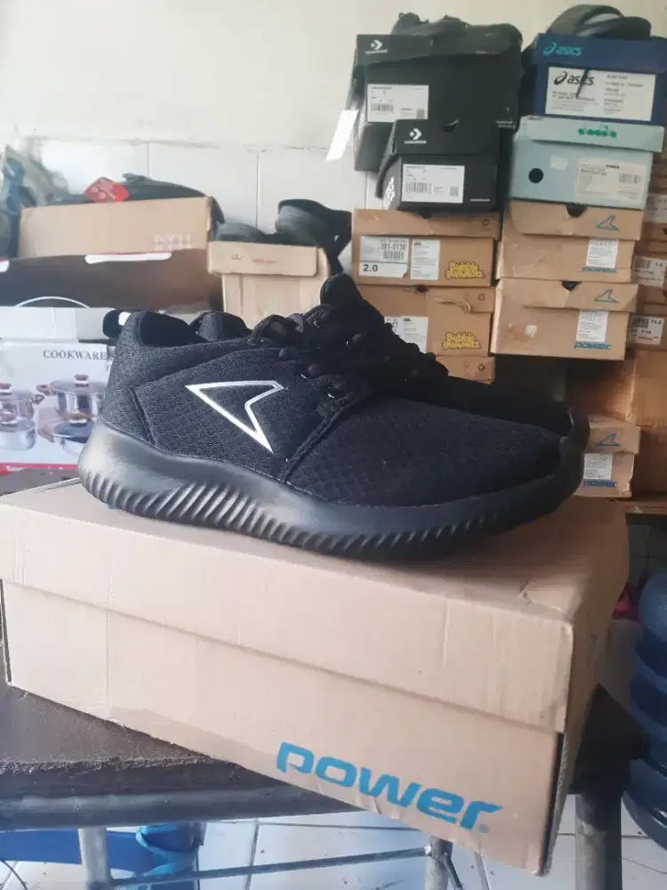 Sepatu power by bata