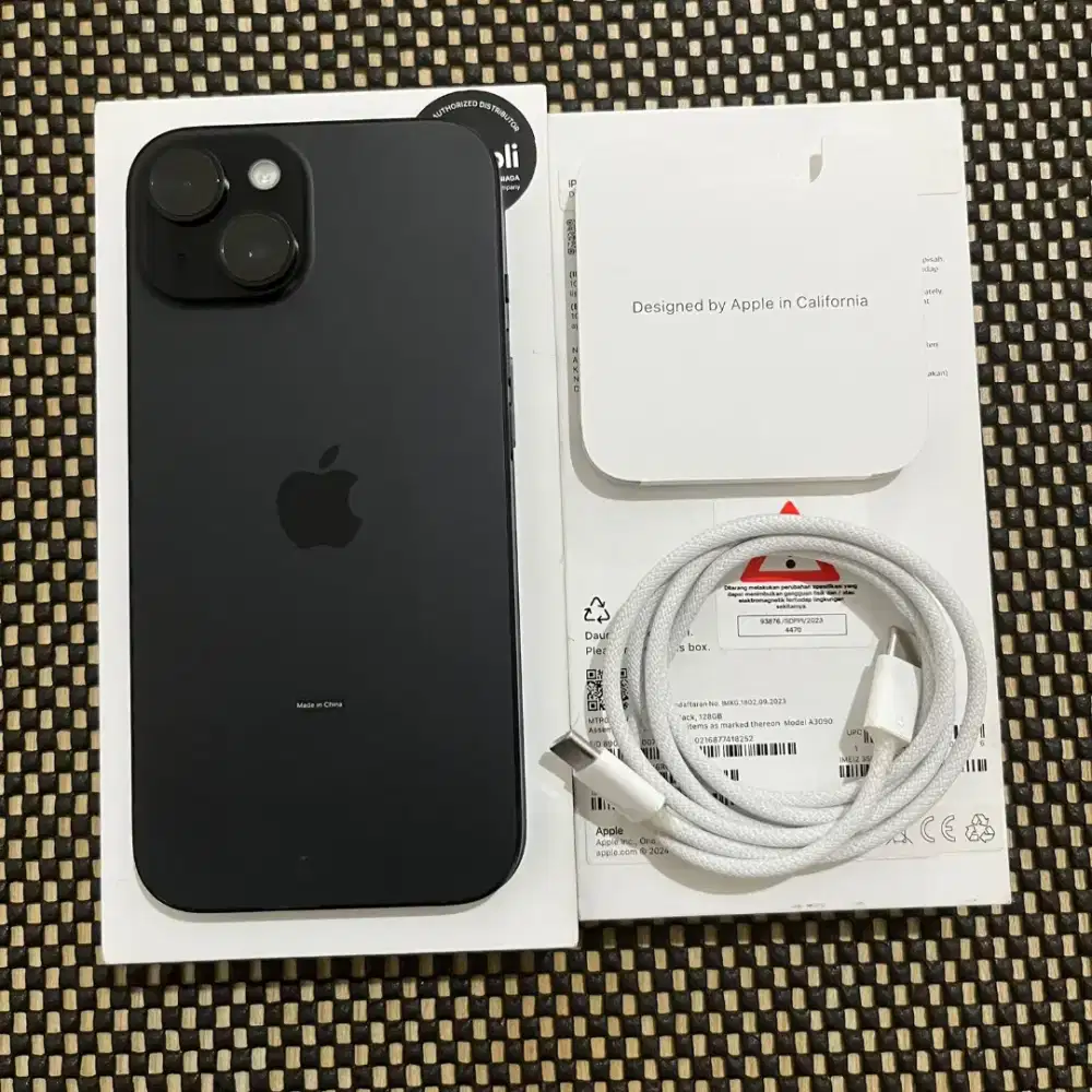 iPhone 15 128gb hitam iBox