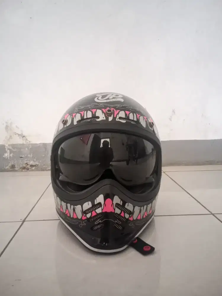 Helm cakil signature