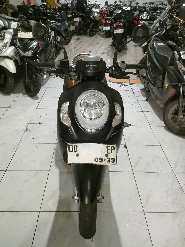 Honda Scoopy 2024 hitam