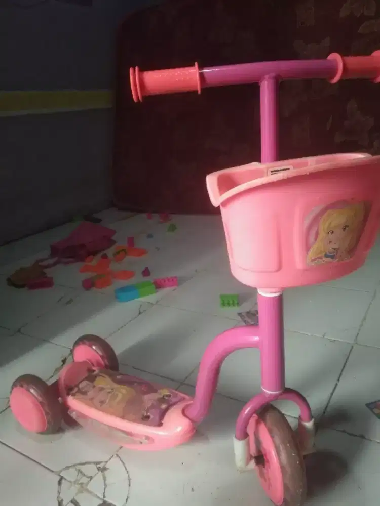 skuter atau otopet