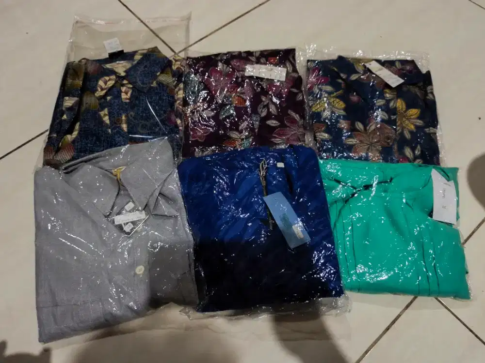 Dijual Baju dan aksesoris eks toko dan pameran