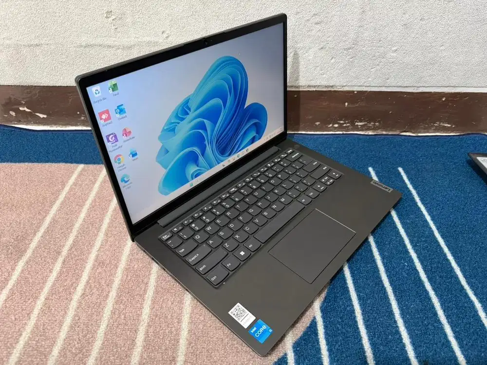 Lenovo v14 g3 core i3 1215u mulus 99% like new no minus