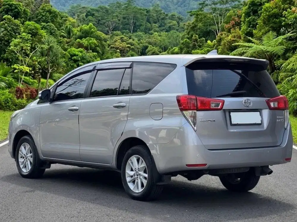 Toyota Innova Reborn V Diesel At 2016 km +/- 160rb