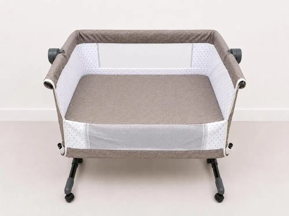 Tempat tidur bayi