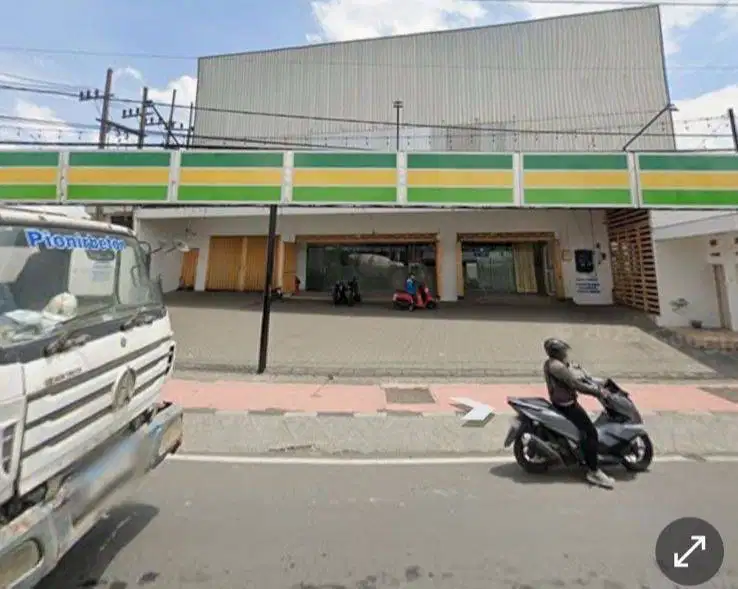 DIJUAL KOMERSIAL AREA DI RAYA NGELOM SEPANJANG TAMAN PARKIR LUAS