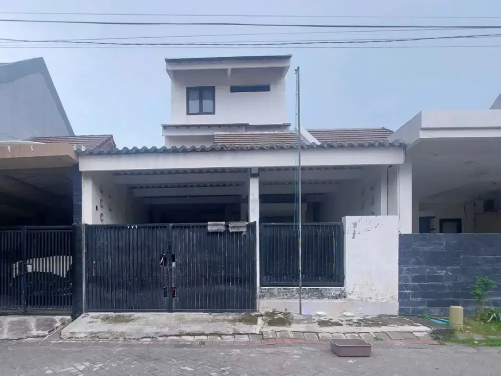 REV.A461 Rumah Pantai Mentari Surabaya Area Luas Nyaman untuk Keluarga