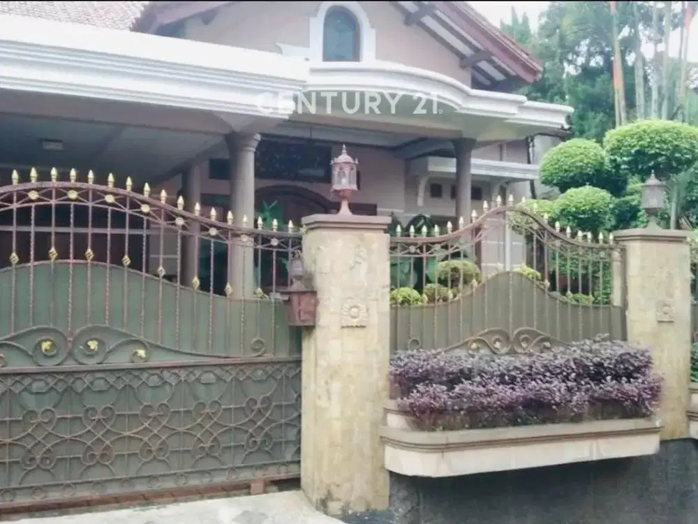 Di Jual Rumah Dengan Tanah Luas Siap Huni  Jakarta Selatan
