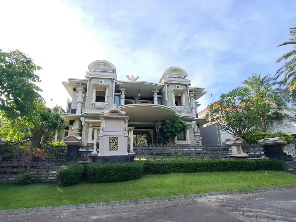 Luxury Living di Graha Famili dengan View Lapangan Golf
