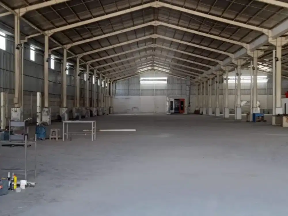 Di jual  Hanggar/ Gudang  besar,  (ex  bengkel Mobil besar dan kecil ),  di Babelan,  Kab  Bekasi.