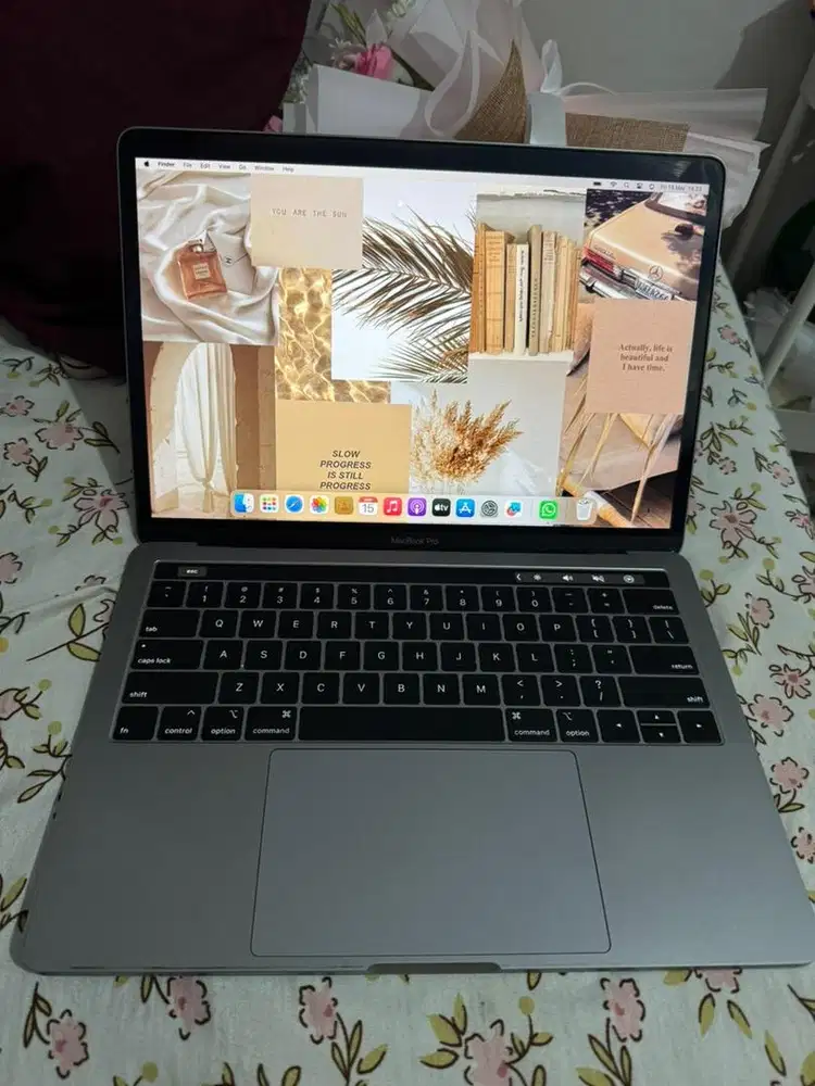 Macbook Pro touchbar 2019 8/128gb