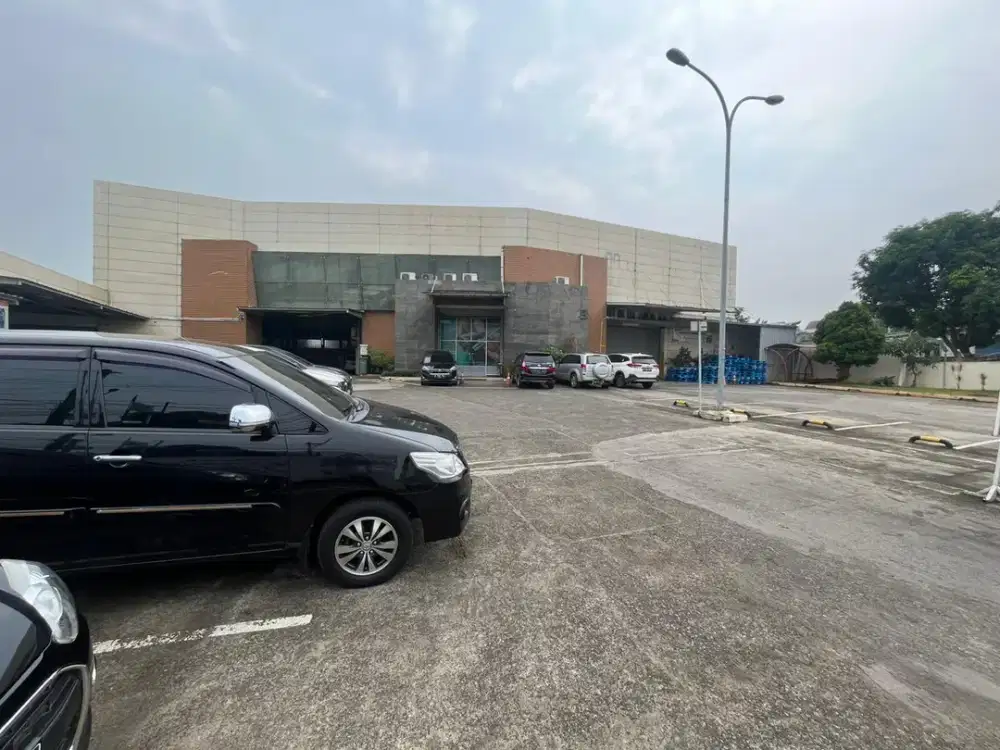 Di jual. Gudang besar di pinggir jalan utama Kota Bekasi. Jawa Barat (Eks. Sampoerna Group)