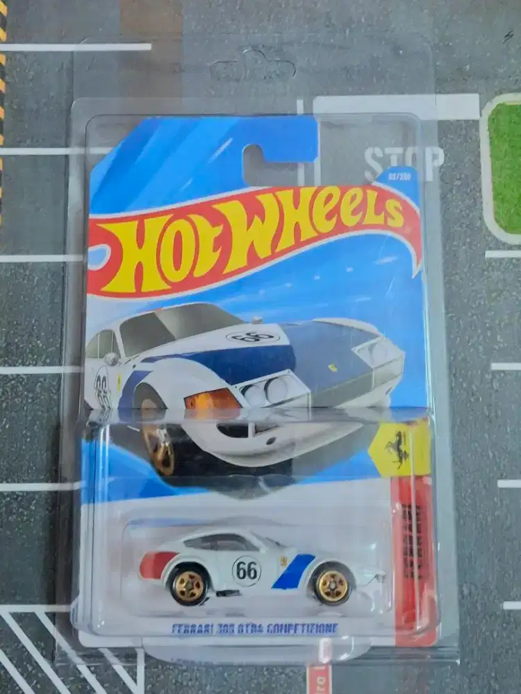 Hotwheels Ferrari 365 GTB + Protector (NEGO TIPIS)