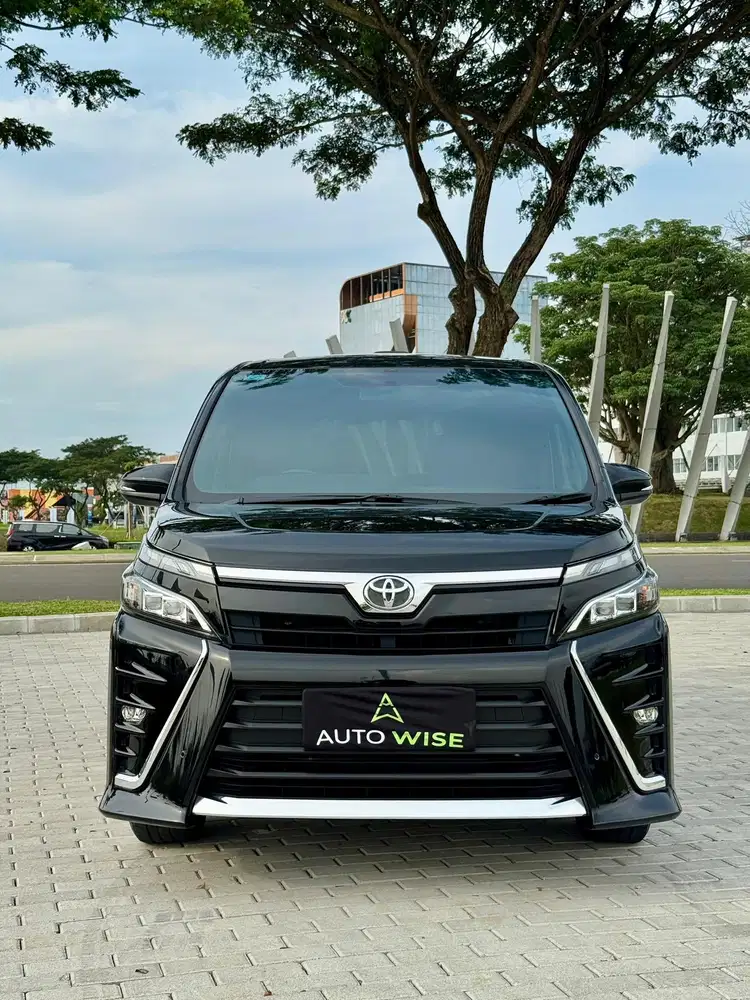 TOYOTA VOXY 2018 BLACK ON BLACK
