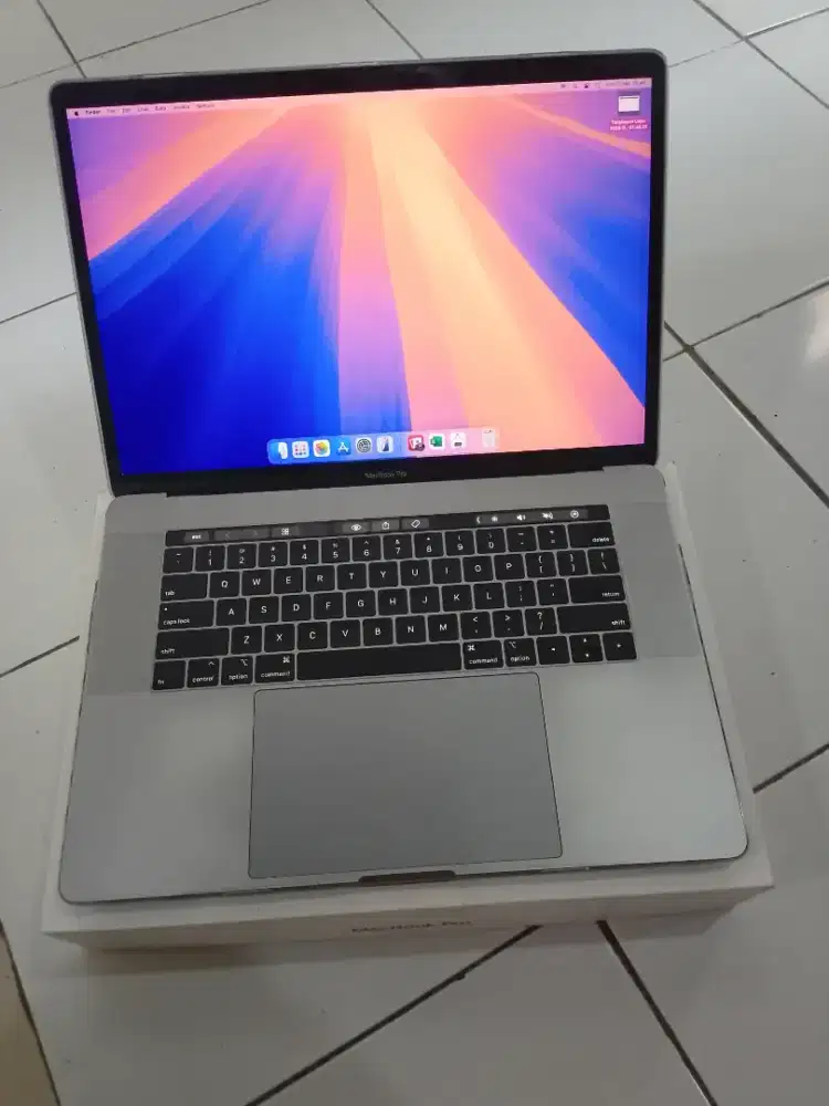 Mac pro 15 Touchbar 2019 i7 16GB/256GB Dobel vga fullset