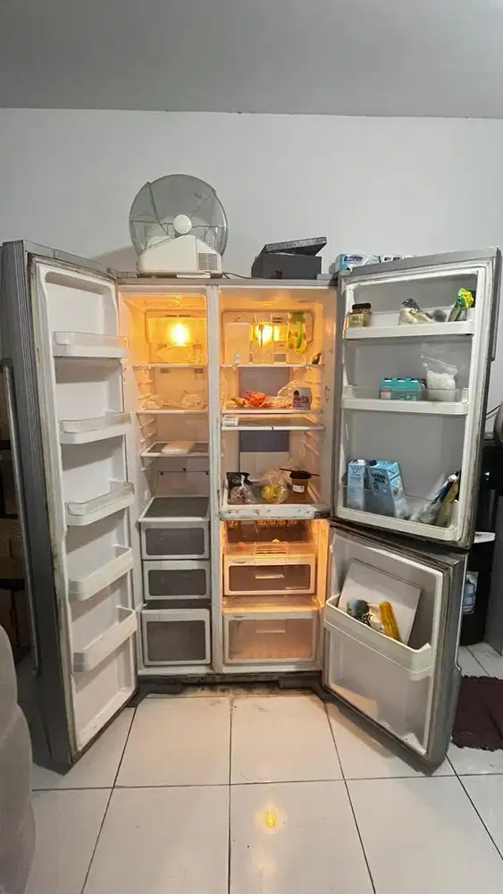 Kulkas Hitachi 3 pintu