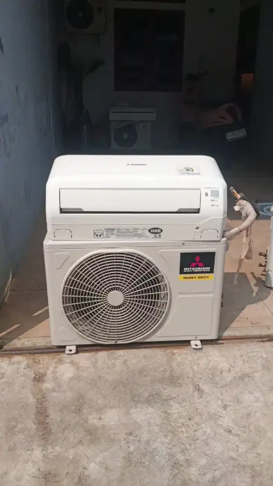 AC Mitsubishi 1/2 pk , Mulus , Ori dan dijamin dingin jos