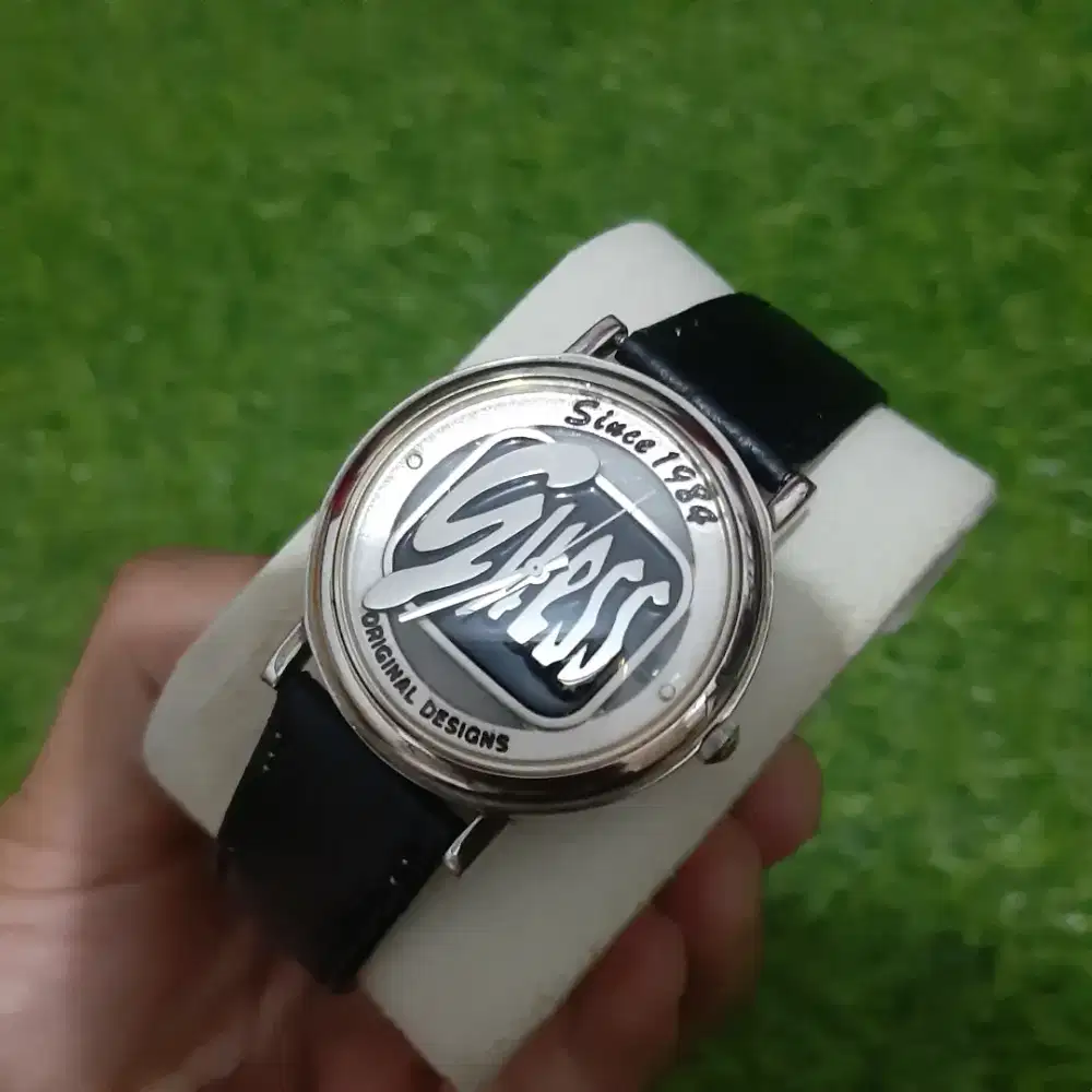 Guess vintage look