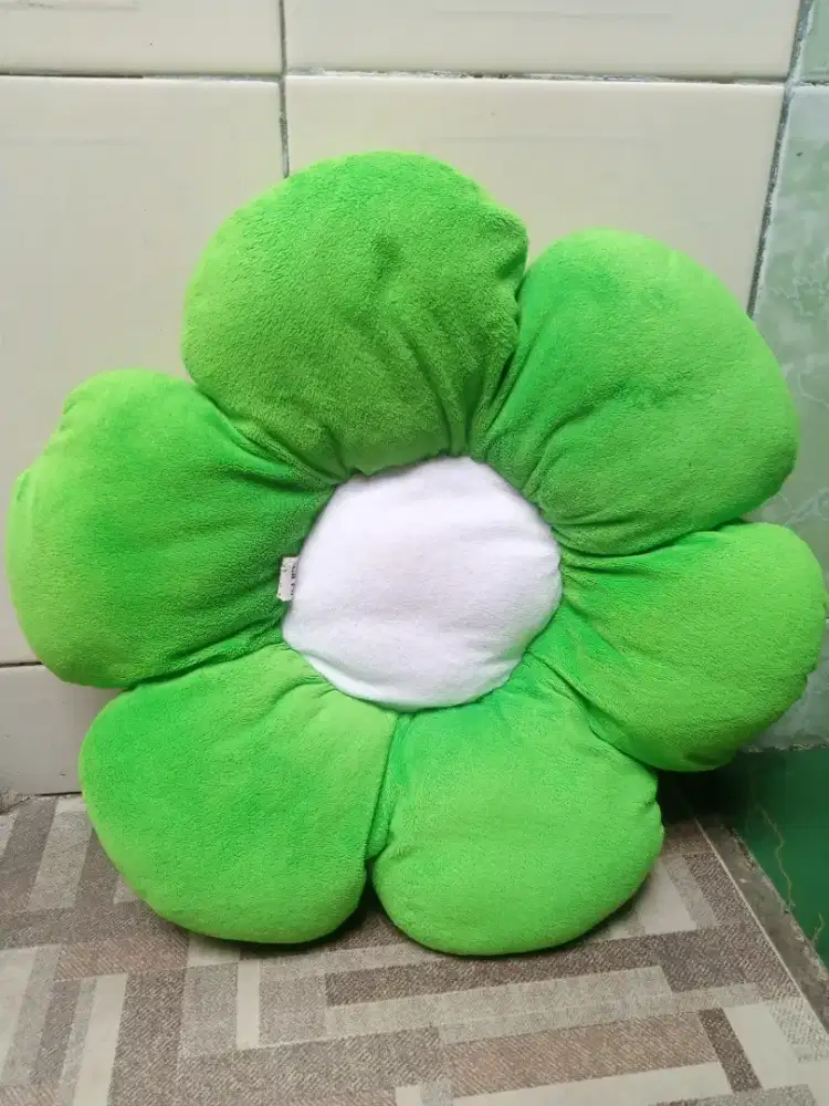 PRELOVED BANTAL BUNGA BAHAN YELVO HIJAU