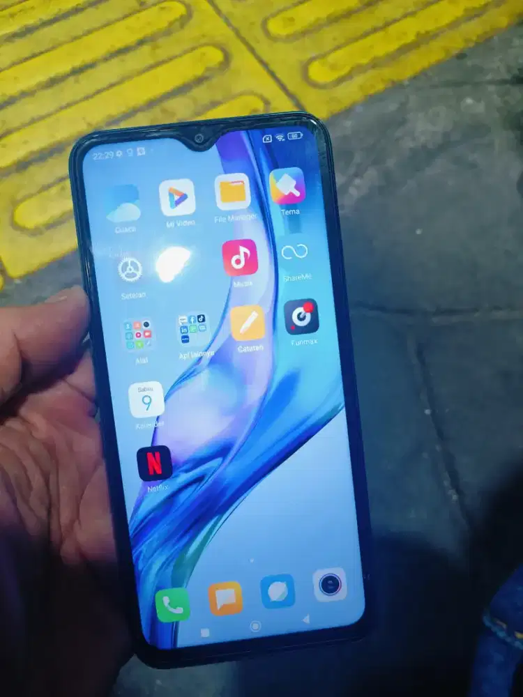 Redmi 9 ram 4.   .