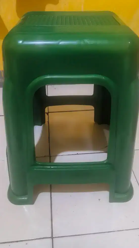 Kursi plastik kokoh
