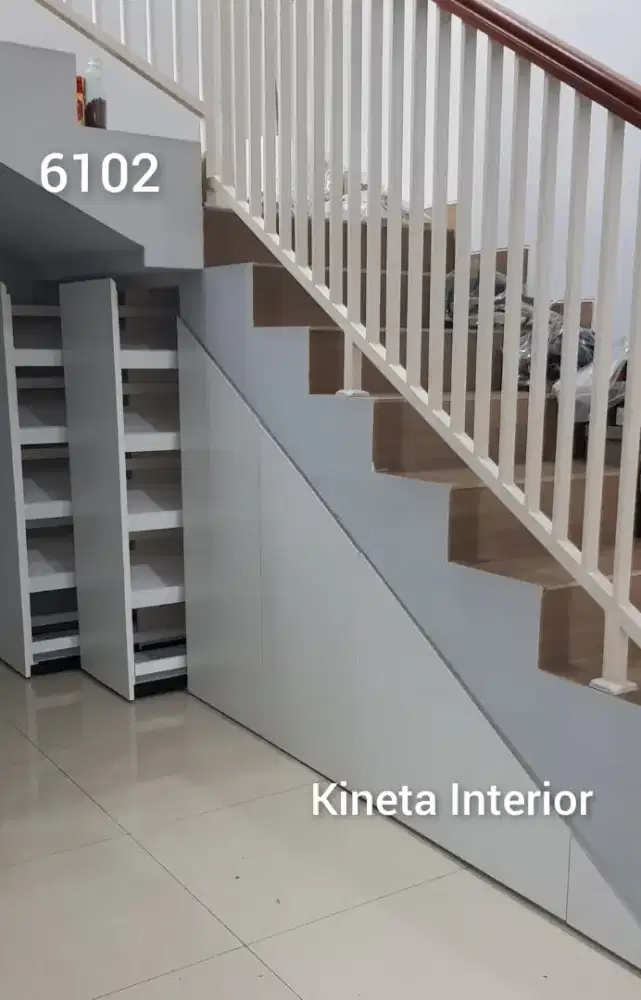 Bawah tangga rak sepatu storage
