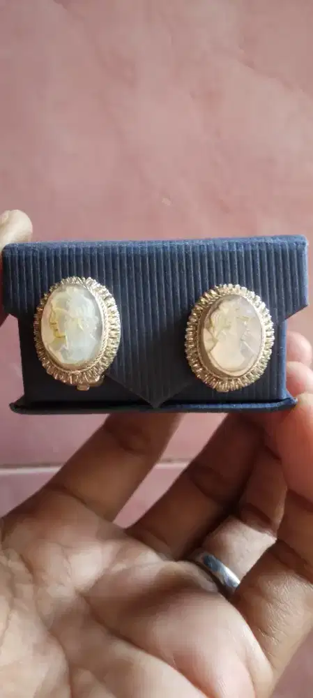 Anting giwang cameo eropa antik vintage