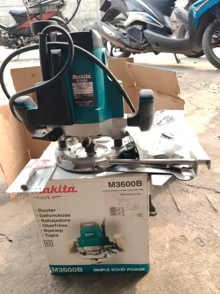 Router makita m3600B like new