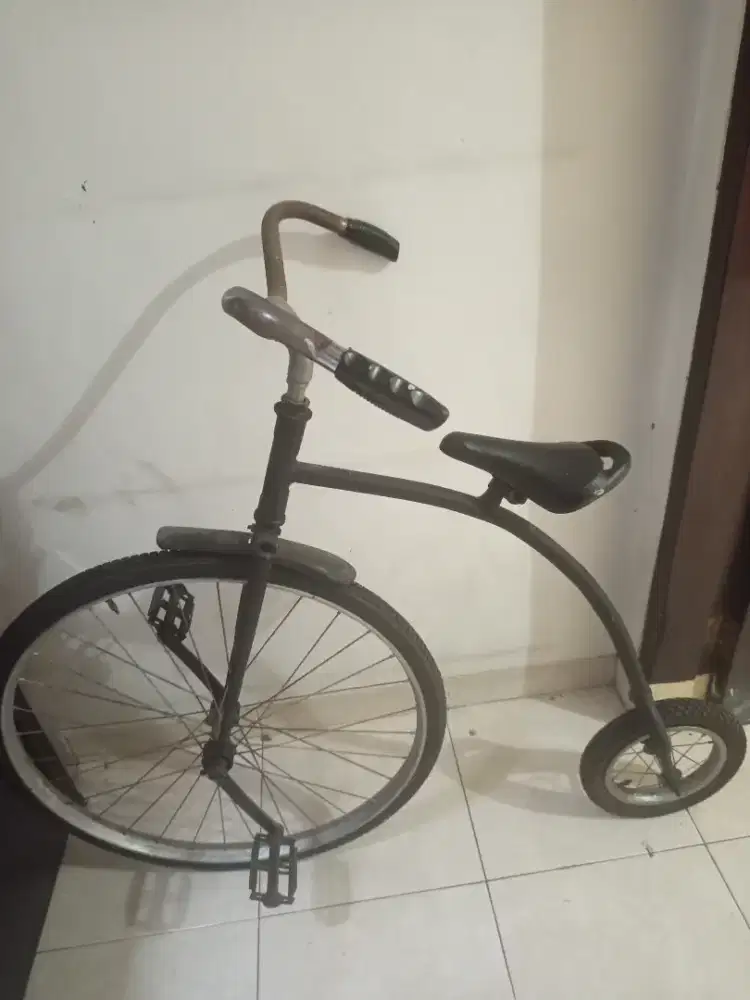 Sepedah antik bisa buat pajangan