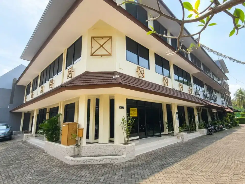 Ruko 3,5 lantai Siap Pakai untuk Kantor atau Klinik di Lebak Bulus