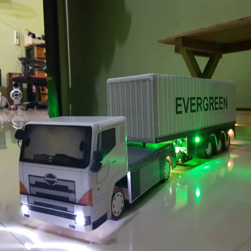 Miniatur Truk Kontainer Remote Control Full Lampu RC Truk