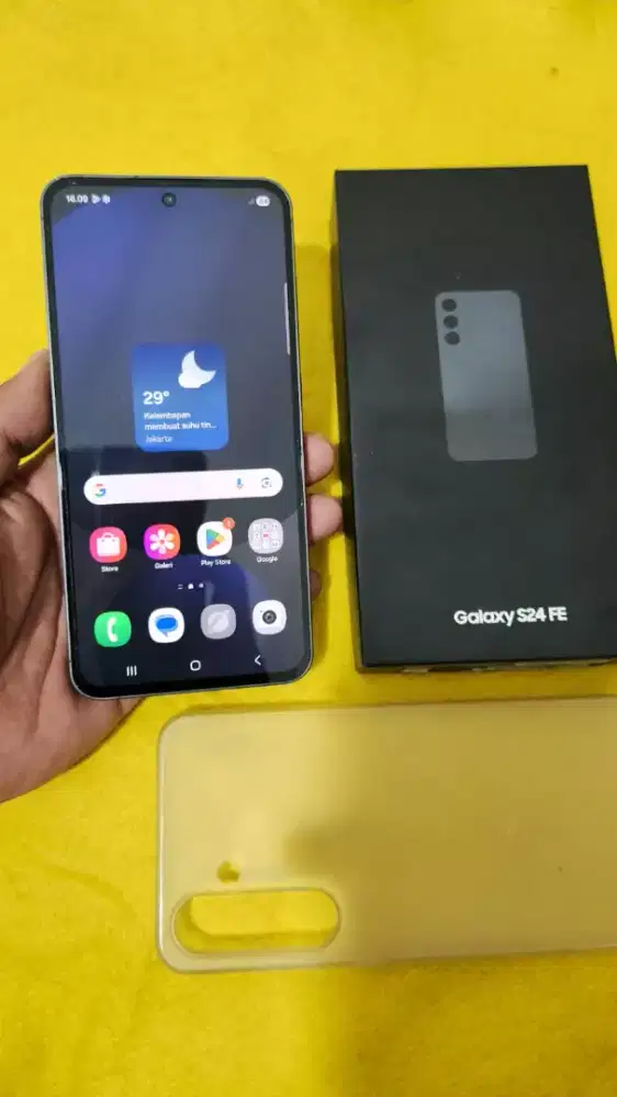 SAMSUNG S24 fe like new