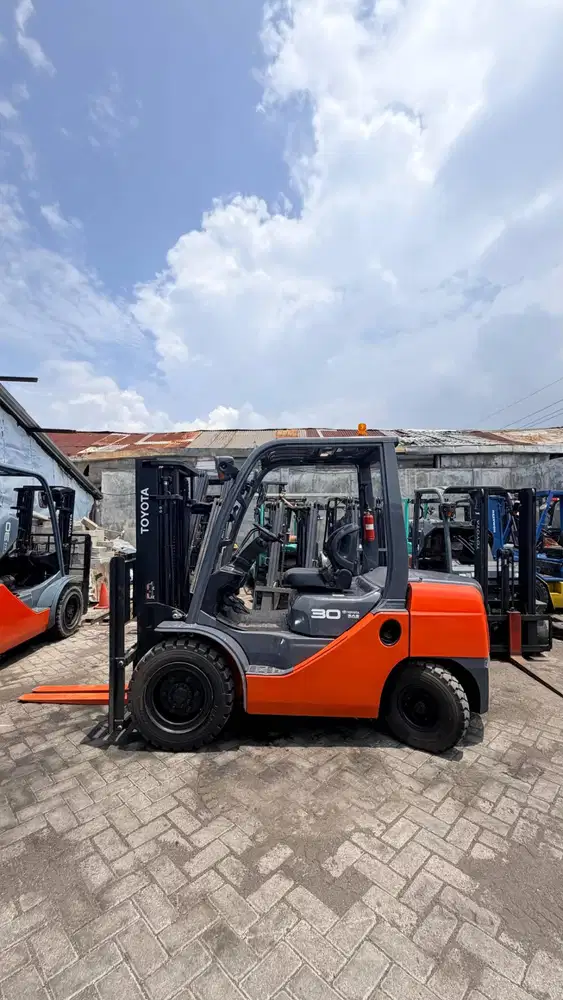 FORKLIFT TOYOTA 3 TON MAST 3 METER STD TAHUN MUDA