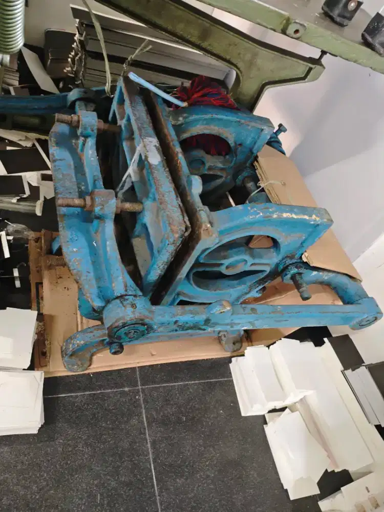 Mesin hand press plong pond manual