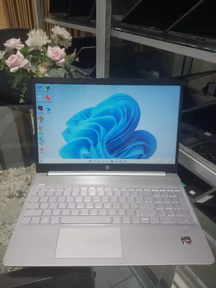 Laptop HP 15s Amd Ryzen 7 Ram 8 Ssd 256 Touscreen