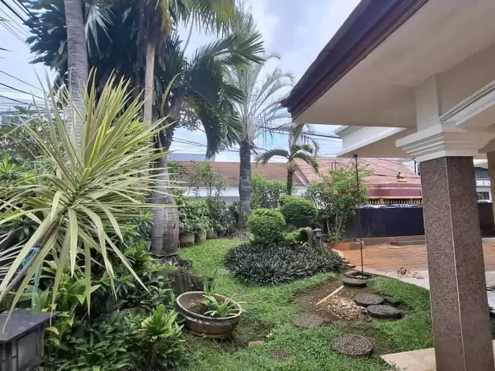 Rumah Hoek Premium di Tebet Barat - LT 570 m², Jalan 2 Arah 2 Mobil, Cocok Hunian & Usaha Kuliner