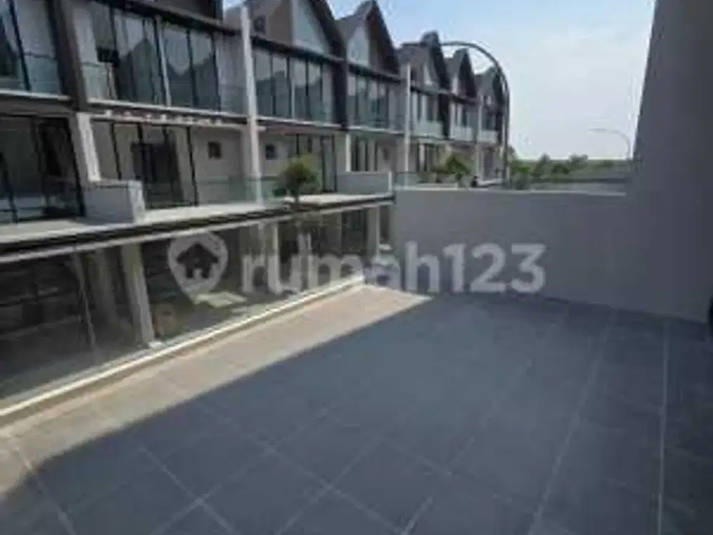 jual rumah 3 lantai Osaka residence PIK 2 uk 6x10m kosongan