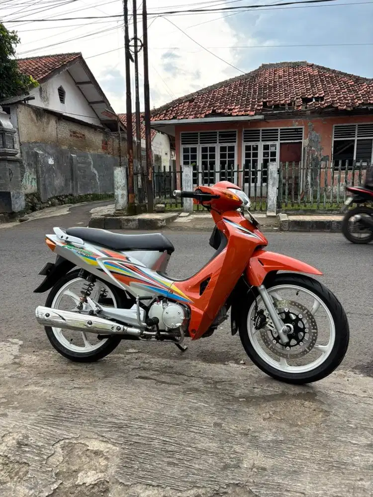 HONDA KARISMA D 125 TAHUN 2004 SILVER ORANGE