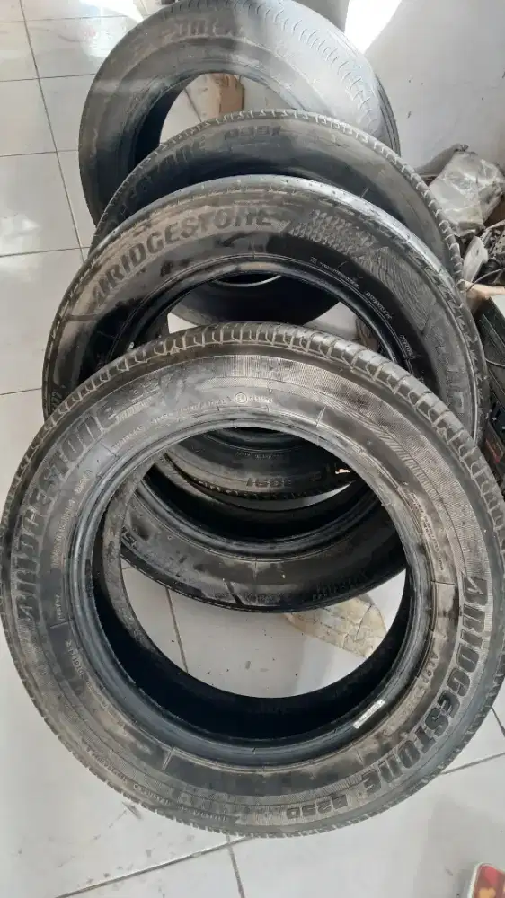 Ban Mobil Bekas Tidak Layak Pakai Untuk Taman / Kerajinan per 1 pcs
