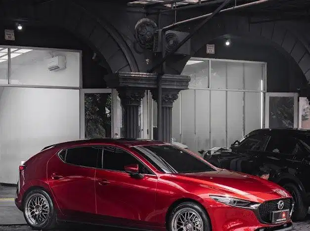 JUAL MAZDA 3 HATCHBACK SOUL RED CRYSTAL LIKE NEW 99,9%