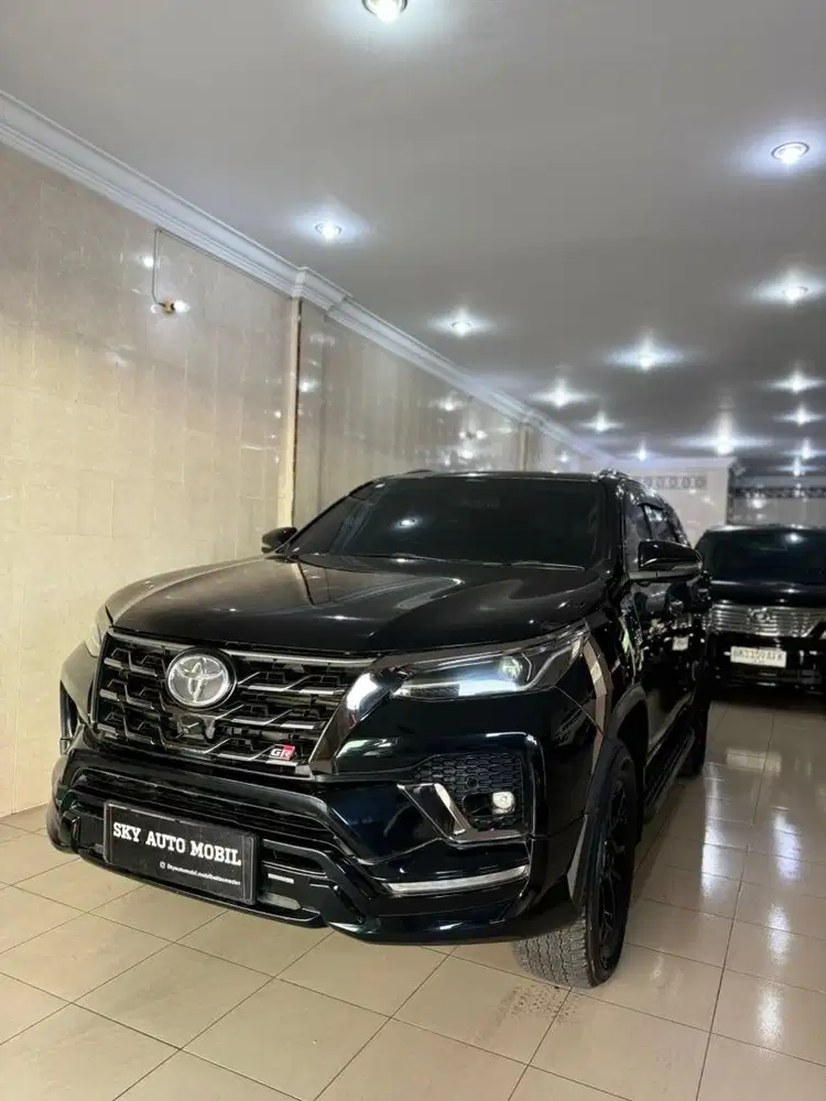 Toyota Fortuner GR 2.8 Matic Hitam 2022